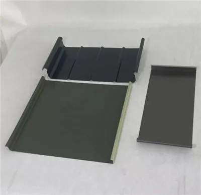 Panells de sostre metàl·lics de bloqueig vs . panells de costura de peu