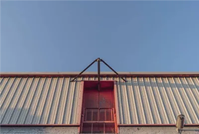 Explorant la durabilitat d’un sistema de sostre metàl·lic de costura permanent